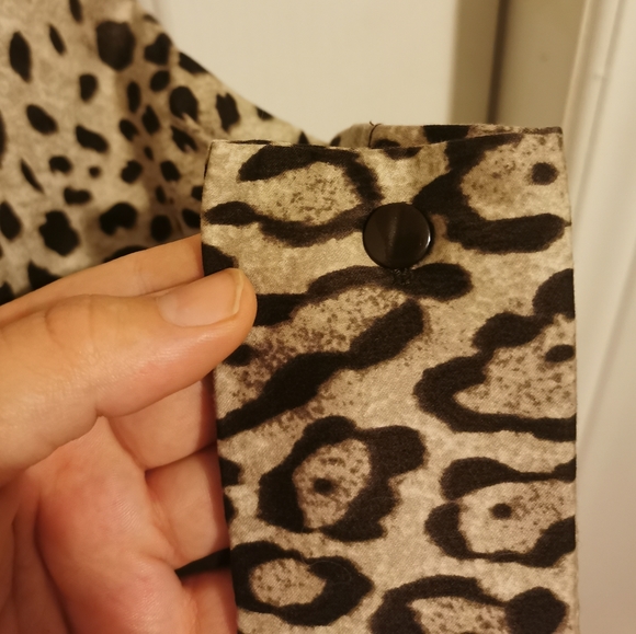 Jones New York -Gorgeous Surplice Top Wild print S - Picture 4 of 9